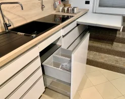 Nobilia Cucina lineare in laminato lucido bianca 808 inox a prezzo ribassato- Cucine Lineari|Cucine Moderne