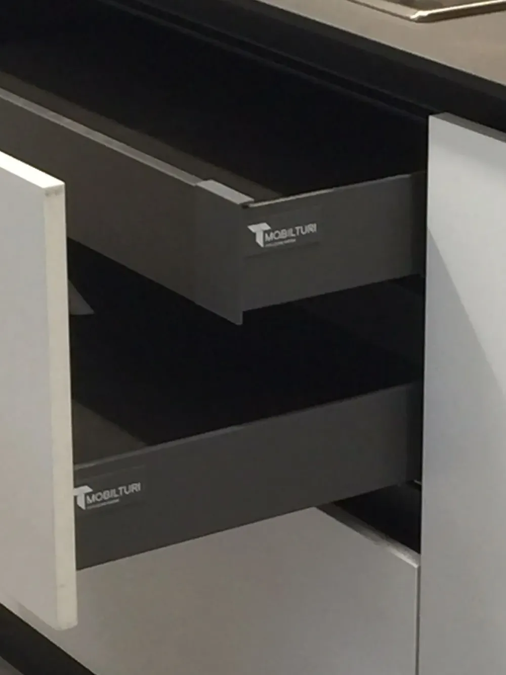 Cucina lineare in polimerico opaco a prezzo ribassato^Mobilturi Clearance