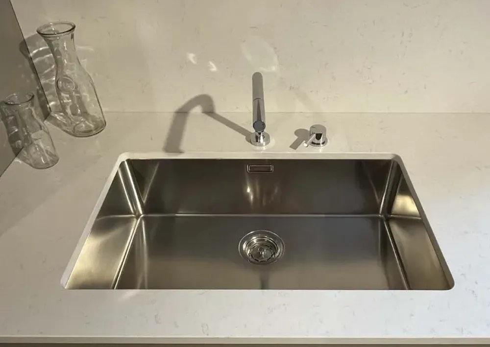 Valdesign Cucina Logica moderna grigia con isola scontata 55%- Cucine Ad Isola|Cucine Moderne