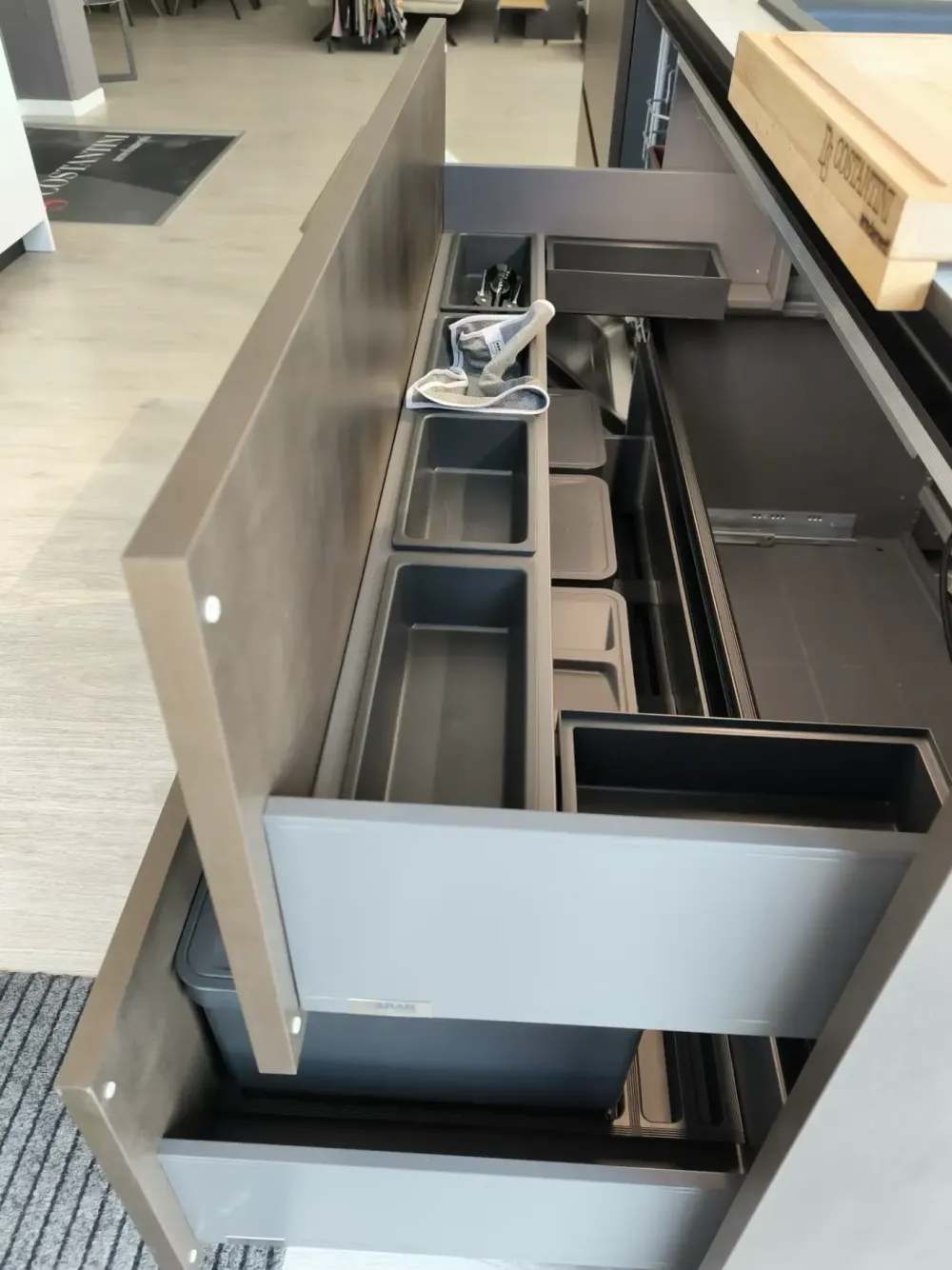 Aran Cucina moderna con isola Lab13 a prezzo ribassato- Cucine Ad Isola|Cucine Moderne