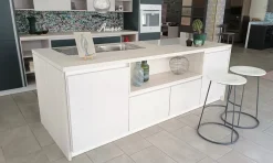 Cucina moderna con penisola Soft lack a prezzo ribassato^Nolte Hot