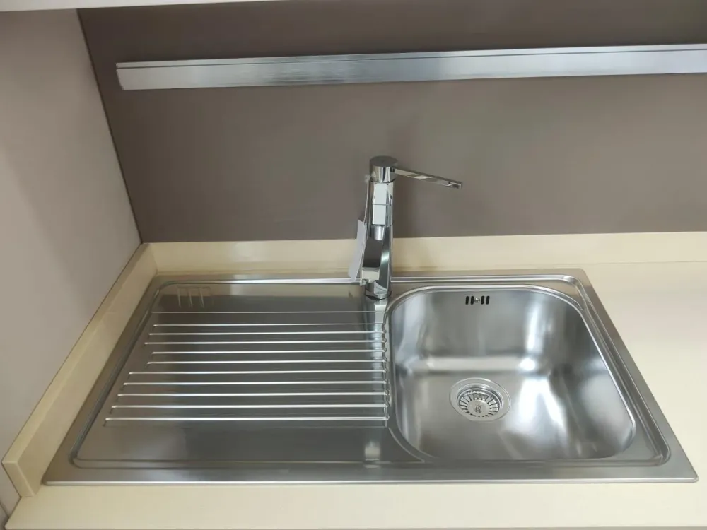 Cucina moderna lineare U820 giada a prezzo scontato^Artigianale Clearance