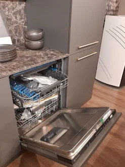 Cucina Modula con penisola con un ribasso imperdibile^Febal Clearance