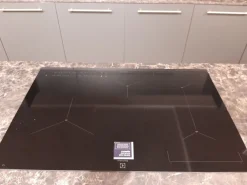 Cucina Modula con penisola con un ribasso imperdibile^Febal Clearance