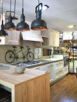 Hot Cucina Nuovi mondi cucine Cucina shabby white con penisola in offerta  OFFERTA OUTLET sconto 66% Cucine Con Penisola