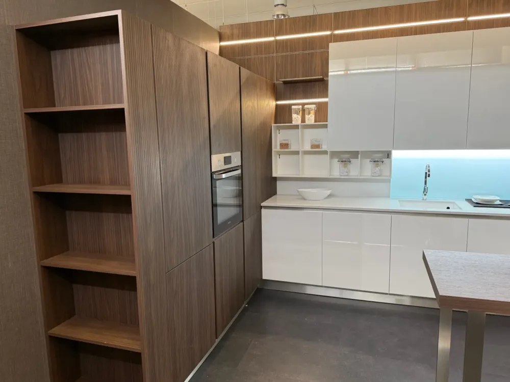 Cucina Oyster con penisola con un ribasso imperdibile^Veneta Cucine Clearance