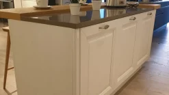 Cucina Pavese  classica bianca con isola scontata 50%^Veneta Cucine Hot