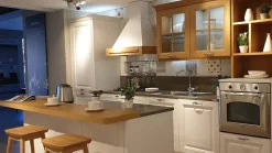 Cucina Pavese  classica bianca con isola scontata 50%^Veneta Cucine Hot