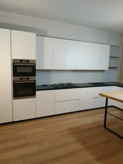 Primopiano Cucine Cucina moderna con penisola bianca in laccato opaco Primopiano- Cucine Con Penisola|Cucine Moderne