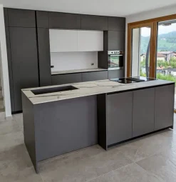 Primopiano Cucine Cucina design ad isola grigio in laminato opaco Ingrosso cucine moderne icm43- Cucine Ad Isola|Cucine Design
