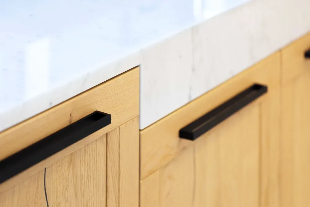 Cucina design ad isola bianca in legno Ingrosso cucine moderne icmxp06^Primopiano Cucine Clearance