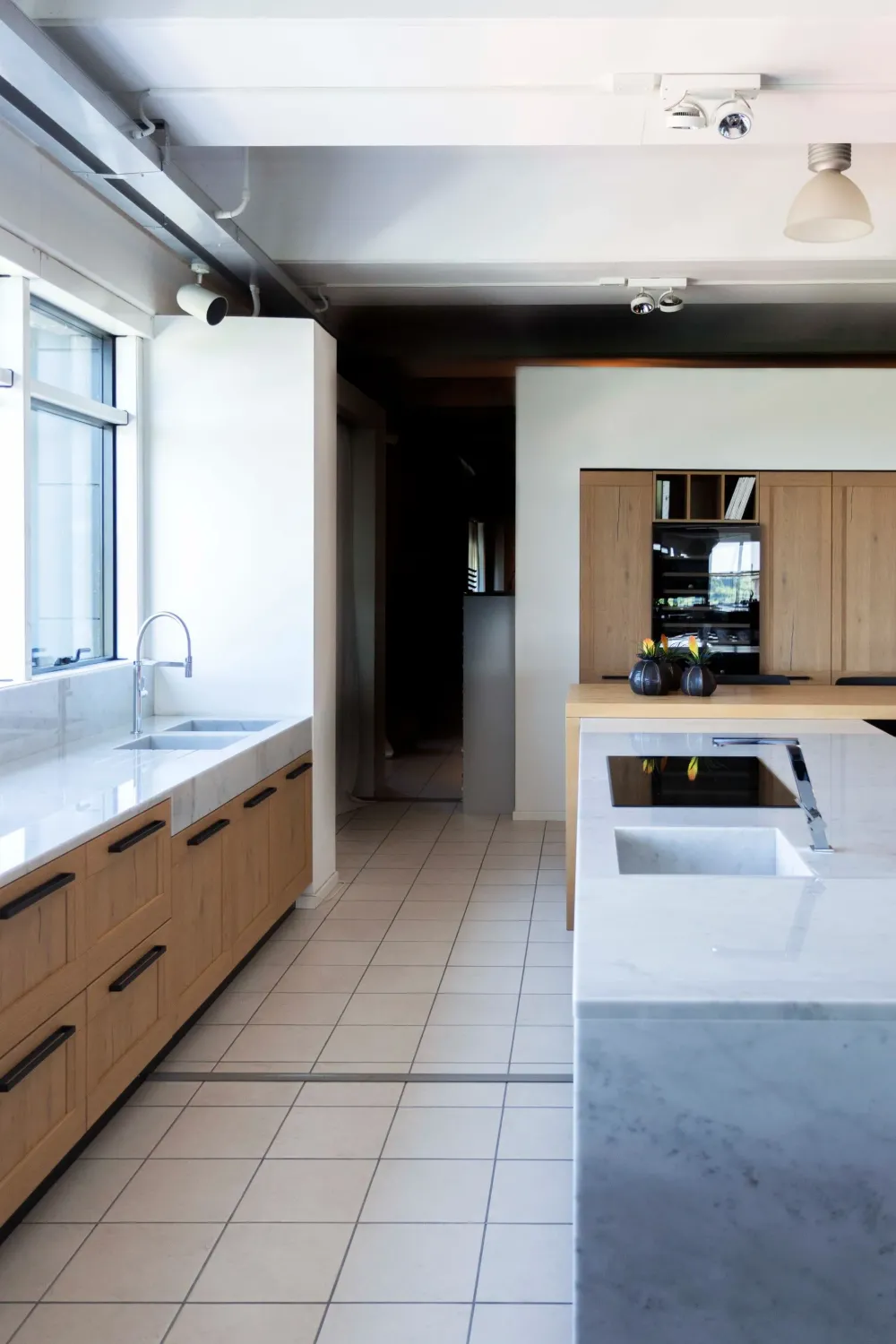 Cucina design ad isola bianca in legno Ingrosso cucine moderne icmxp06^Primopiano Cucine Clearance