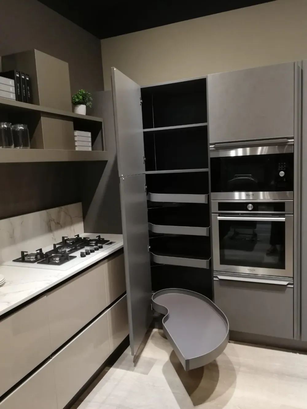 Cucina Round neck moderna tortora ad angolo scontata 53%^Lube Cucine Discount