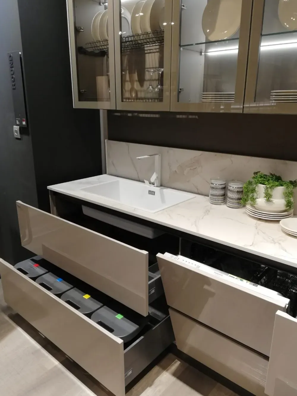 Cucina Round neck moderna tortora ad angolo scontata 53%^Lube Cucine Discount