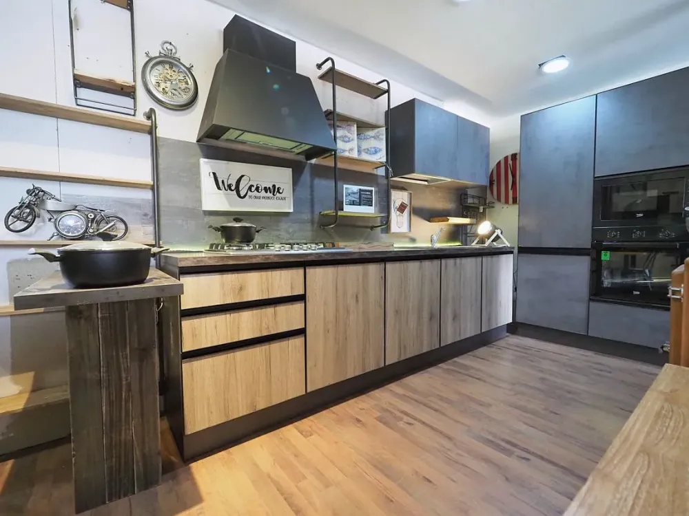 Collezione esclusiva Cucina rovere chiaro industriale con penisola Cucina industrial colonne e piano snack - Cucine Con Penisola