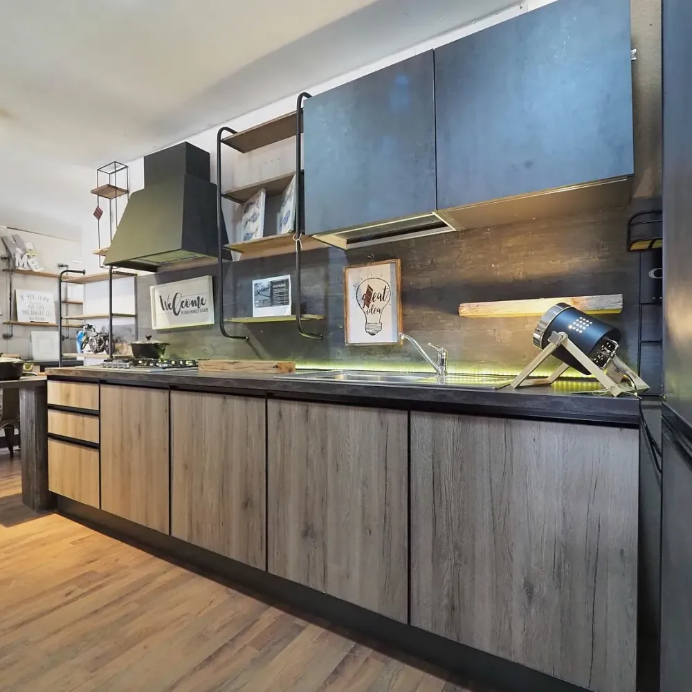 Collezione esclusiva Cucina rovere chiaro industriale con penisola Cucina industrial colonne e piano snack - Cucine Con Penisola