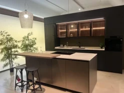 Cucina moderna con isola altri colori in laccata opaco Metropolis^Stosa