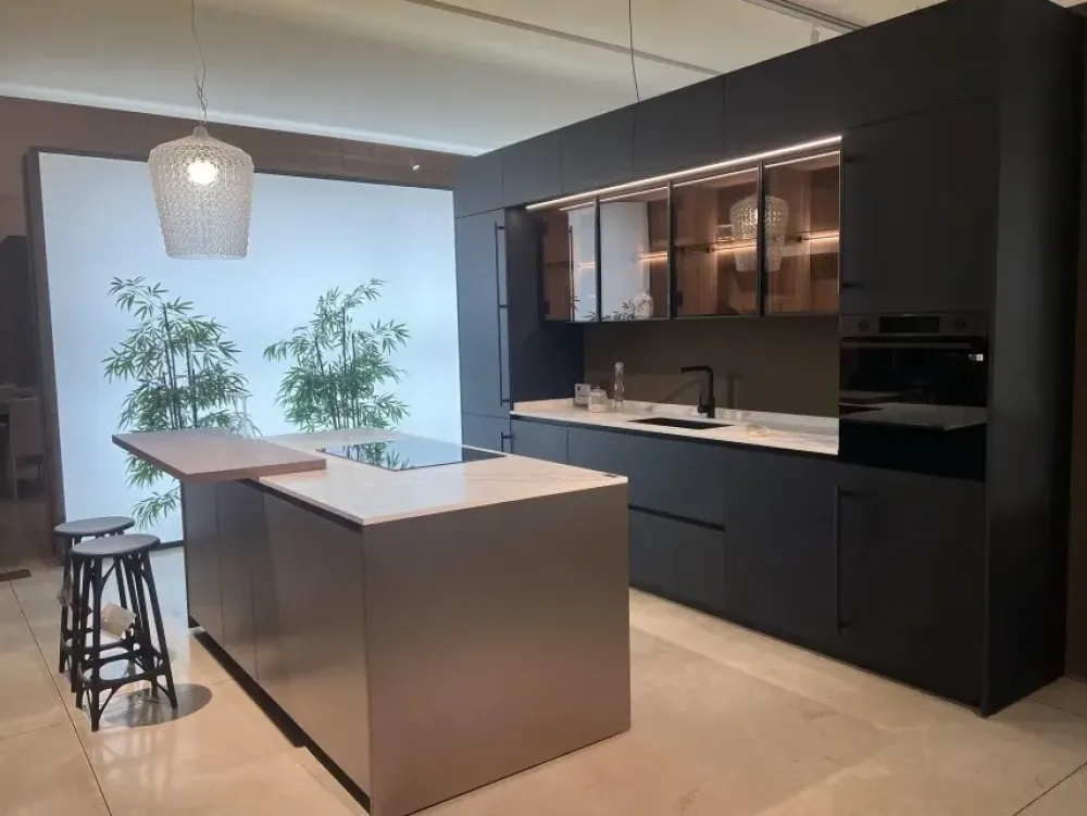 Cucina moderna con isola altri colori in laccata opaco Metropolis^Stosa