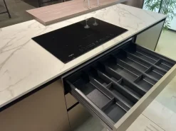 Cucina moderna con isola altri colori in laccata opaco Metropolis^Stosa