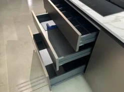 Cucina moderna con isola altri colori in laccata opaco Metropolis^Stosa