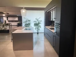 Cucina moderna con isola altri colori in laccata opaco Metropolis^Stosa