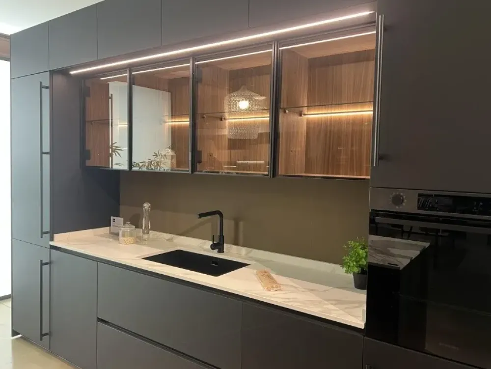 Cucina moderna con isola altri colori in laccata opaco Metropolis^Stosa