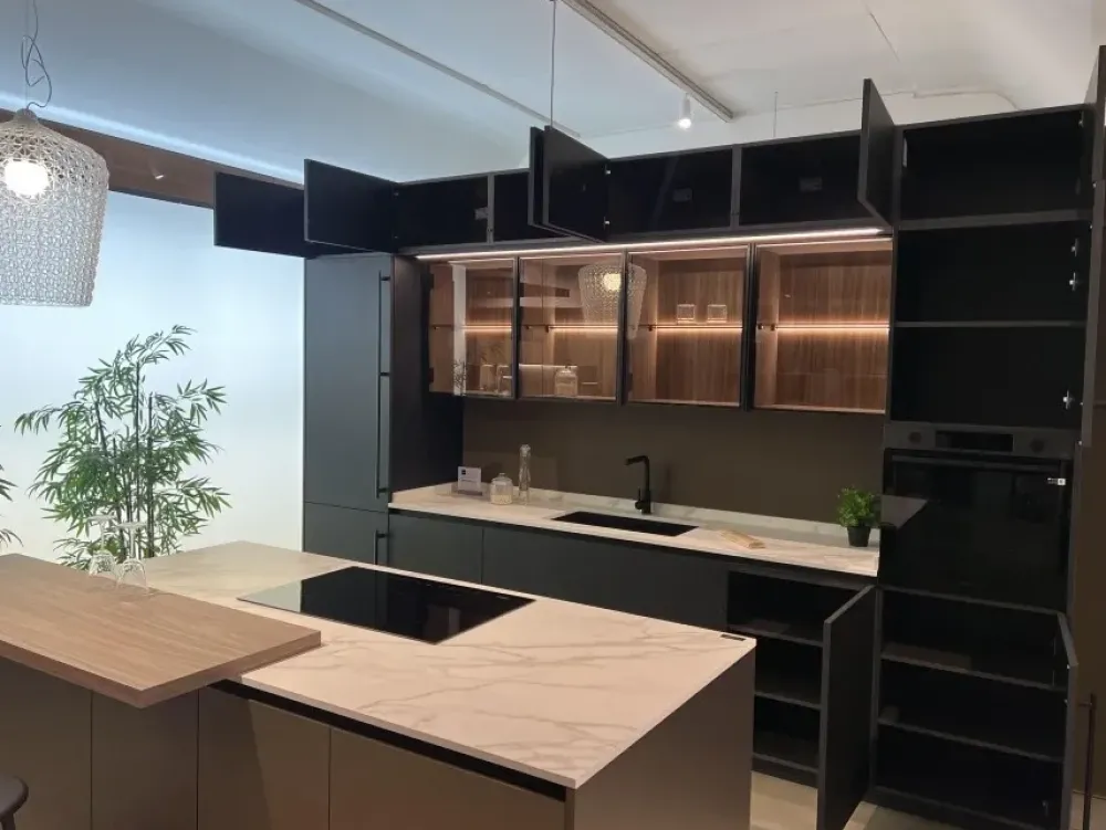 Cucina moderna con isola altri colori in laccata opaco Metropolis^Stosa