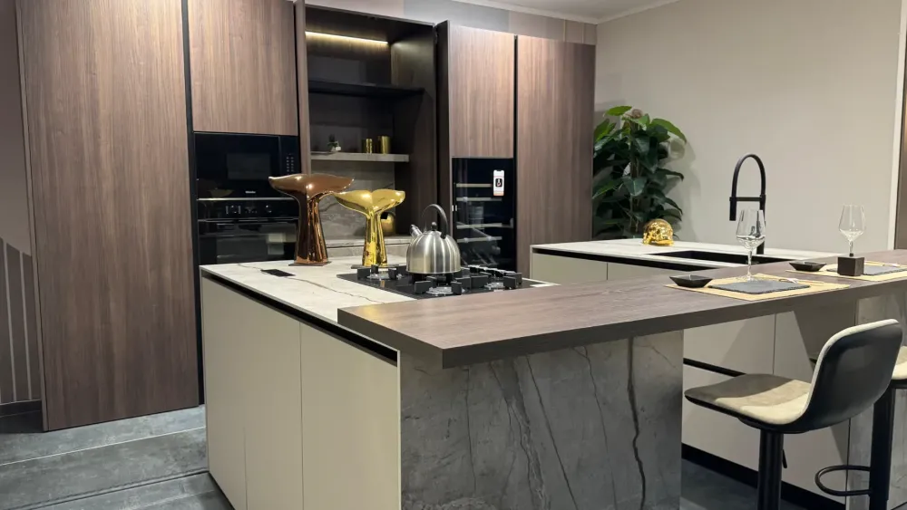 Binova Cucina tortora design con isola Bluna a soli 21900 Euro- Cucine Ad Isola|Cucine Design