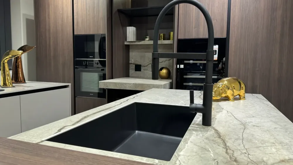 Binova Cucina tortora design con isola Bluna a soli 21900 Euro- Cucine Ad Isola|Cucine Design