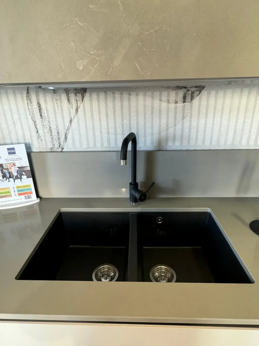 Cucina tortora moderna ad angolo Infinity scontata^Stosa Hot