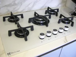 Arredo3 Cucina Vetro design bianca lineare scontata 38%- Cucine Lineari|Cucine Design