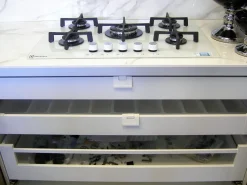 Arredo3 Cucina Vetro design bianca lineare scontata 38%- Cucine Lineari|Cucine Design