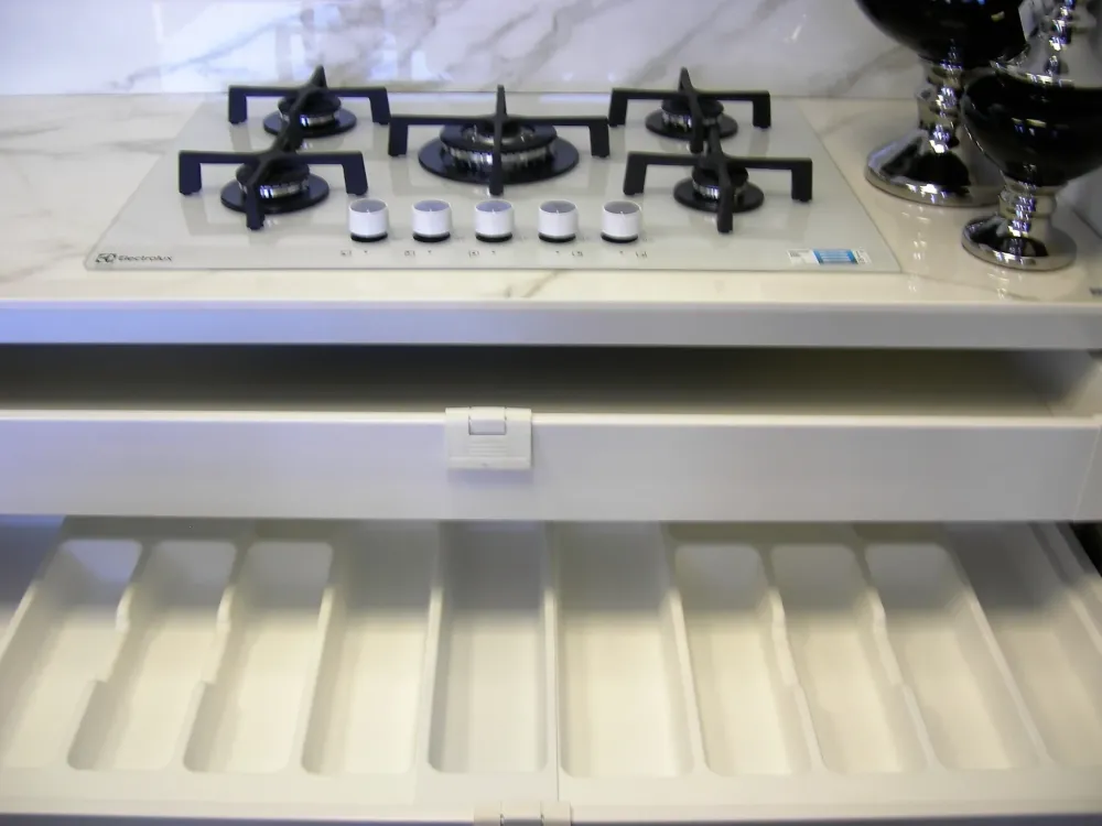 Arredo3 Cucina Vetro design bianca lineare scontata 38%- Cucine Lineari|Cucine Design