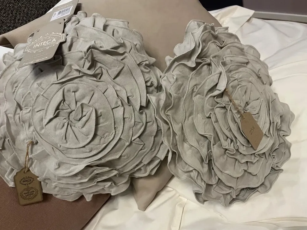 Cuscini divano Le roses in Cotone di a prezzi davvero convenienti^Collezione esclusiva New