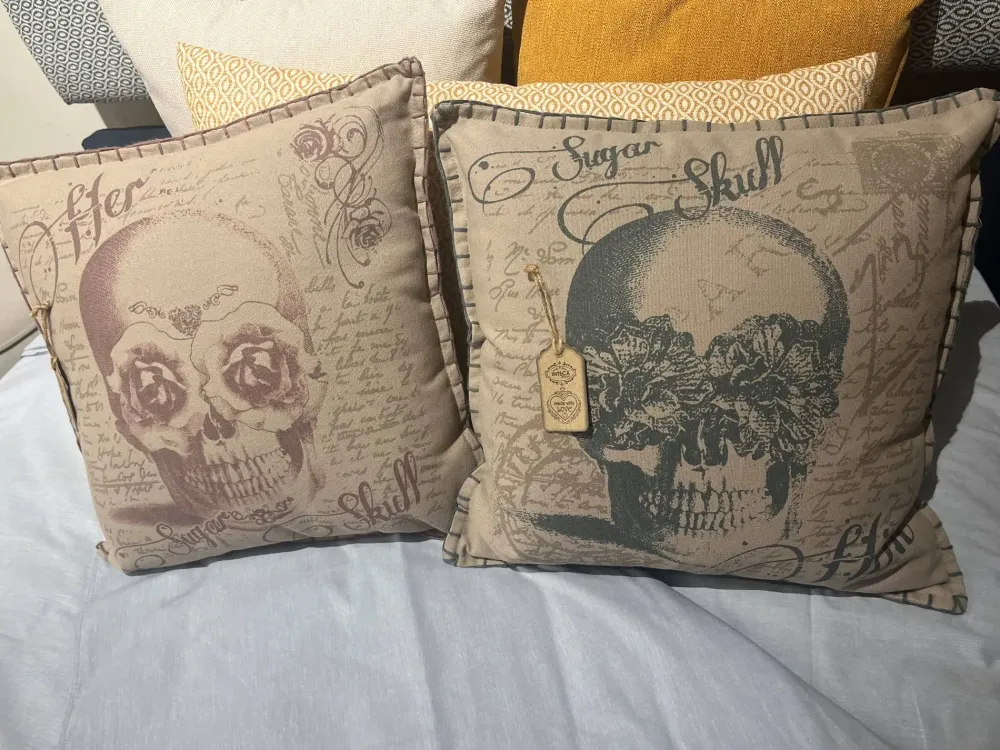 Collezione esclusiva Cuscini divano modello Shabby sugar skull della firma a prezzi outlet- Biancheria Per La Casa