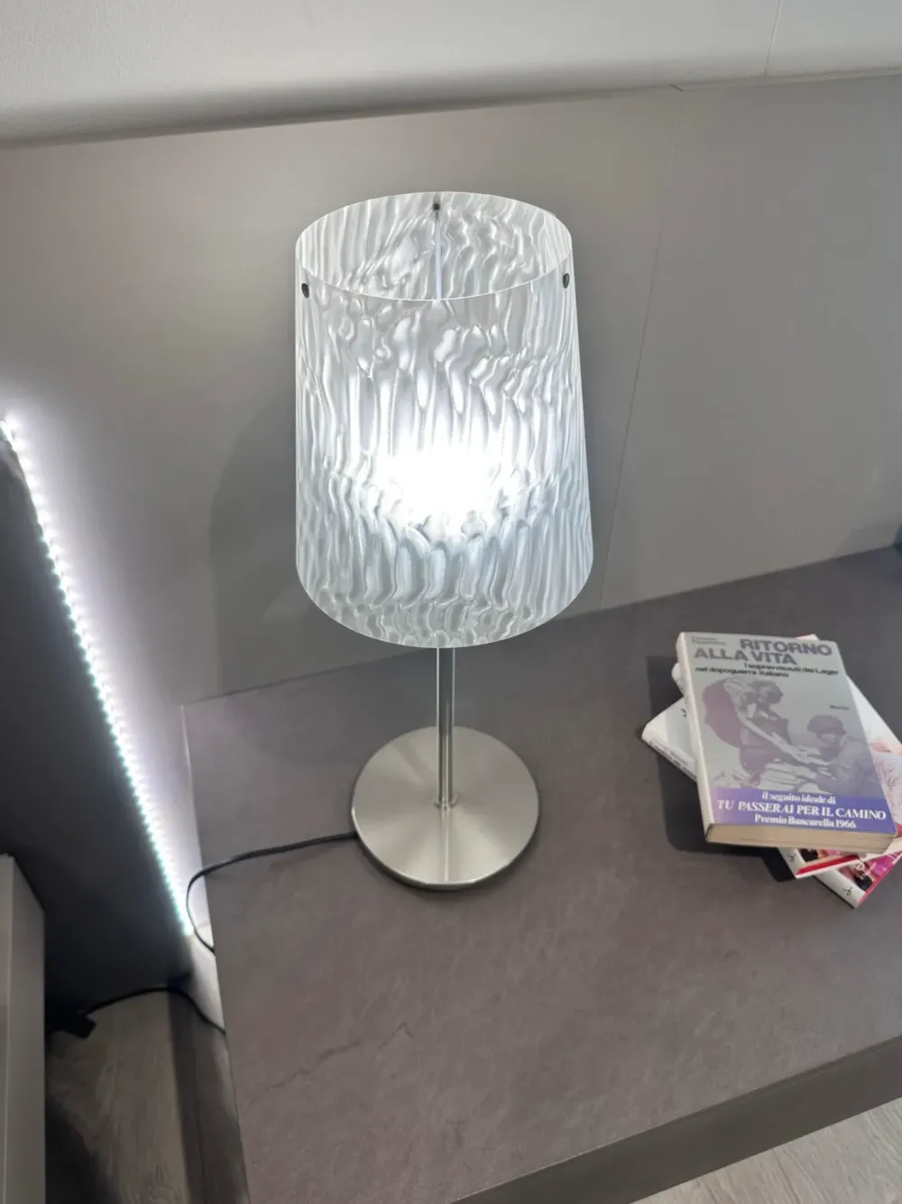 Fontana Arte Da tavolo Sospiro stile Moderna a prezzi outlet- Lampade Da Tavolo