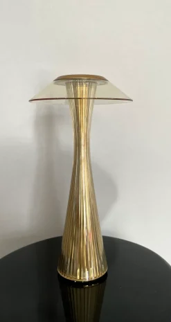 Kartell Da tavolo stile Moderna Space indoor con forte sconto- Lampade Da Tavolo