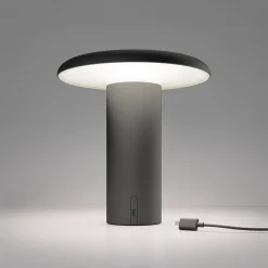 Artemide Da tavolo Takku a prezzo Outlet- Lampade Da Tavolo