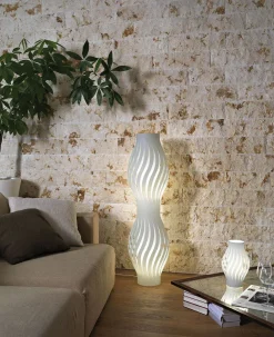 Collezione esclusiva Da terra in altro Helios  linea zero lampada da terra in Offerta Outlet- Lampade Da Terra