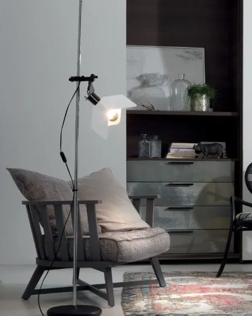 Linea Light Da terra Triedo piantana stilnovo stile Moderna a prezzi outlet- Lampade Da Terra