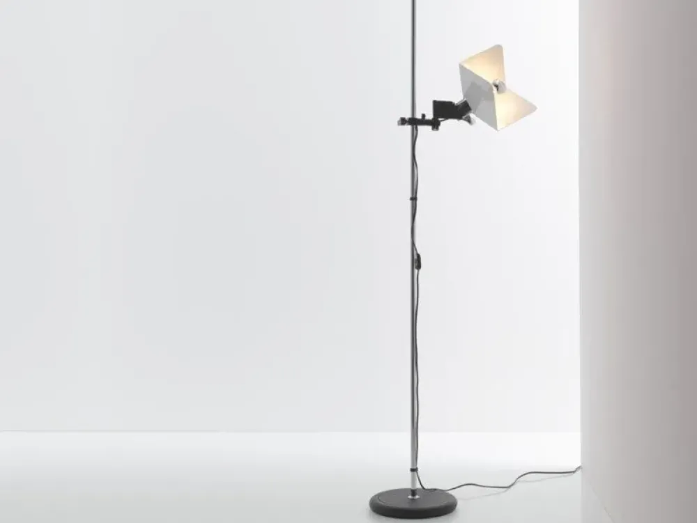 Linea Light Da terra Triedo piantana stilnovo stile Moderna a prezzi outlet- Lampade Da Terra