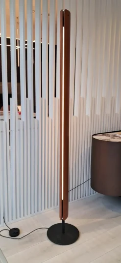 Flos Da terra stile Moderna Seki han floor in saldo- Lampade Da Terra