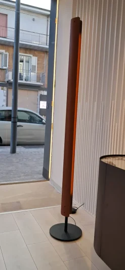 Flos Da terra stile Moderna Seki han floor in saldo- Lampade Da Terra