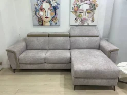 Outlet Divani letto con penisola Sasha di a prezzo ribassato Divani