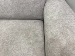 Outlet Divani letto con penisola Sasha di a prezzo ribassato Divani