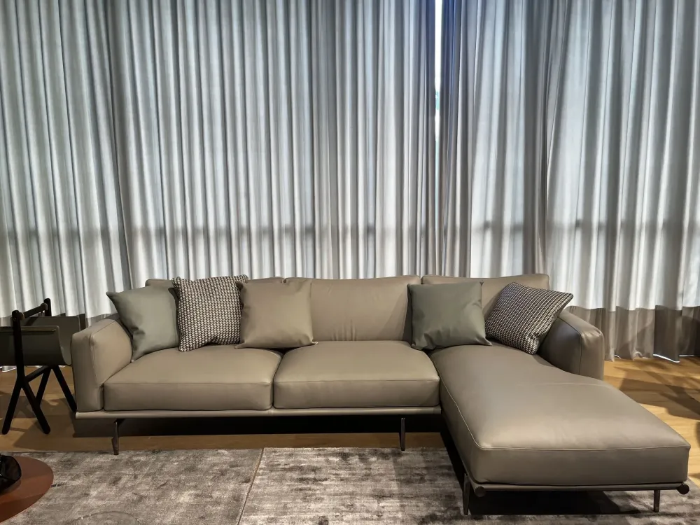 Poltrona Frau Divano a 3 posti modello Happy jack di a prezzo riservato- Divani