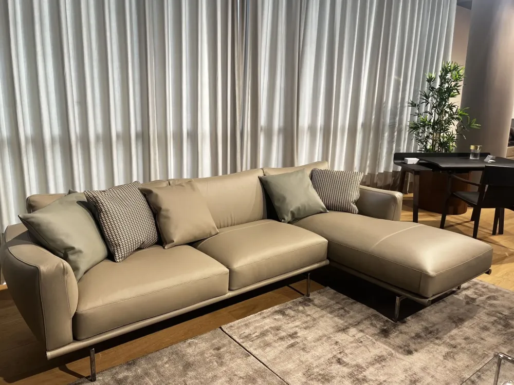 Poltrona Frau Divano a 3 posti modello Happy jack di a prezzo riservato- Divani