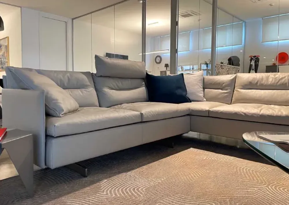 Divano Angolare Grantorino a 15028€^Poltrona Frau Online