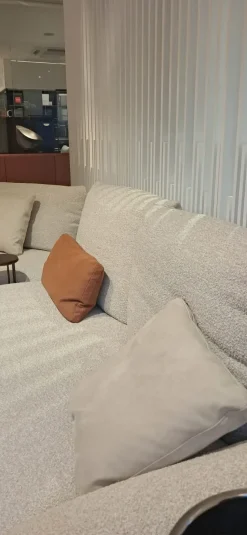 Clearance Divano Angolare modello Sinatra di a prezzi outlet Divani