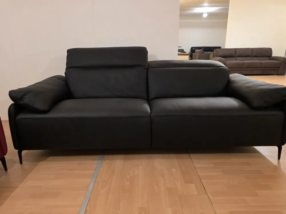 Clearance Divano Brignac tre posti fisso pelle di in stile moderno a prezzo scontato Divani